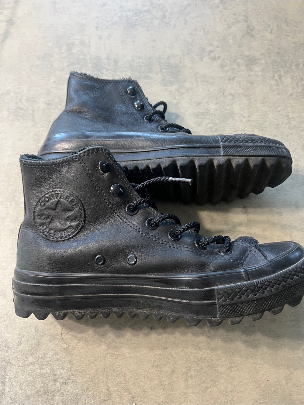 Woman Converse Black Leather High-Top Sneakers
